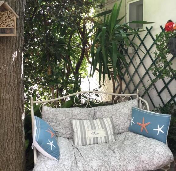 חדר סטנדרט לשלושה עם נוף לגינה, Le Méditérranée