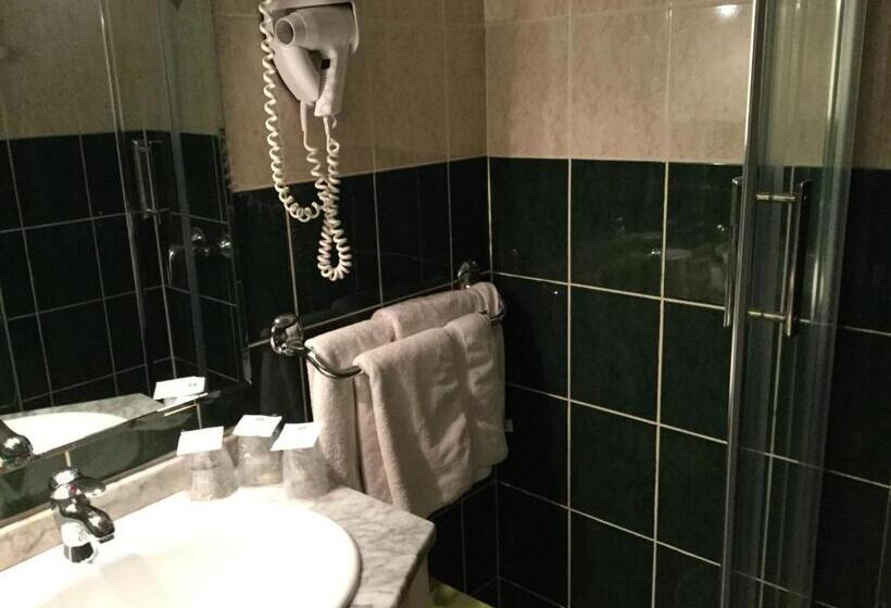 חדר סטנדרט לשלושה, Le Méditérranée