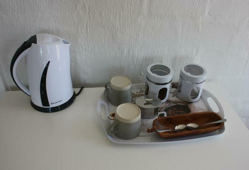 חדר דלוקס נוף לים, The Noble Ant