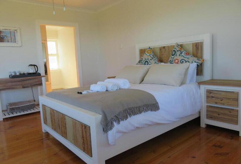 חדר סטנדרט נוף לים, The Noble Ant