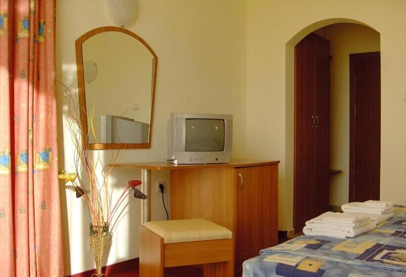 חדר סטנדרט עם מרפסת, Varvara