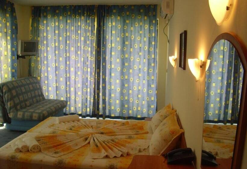 סוויטת ג'וניור עם מרפסת, Varvara