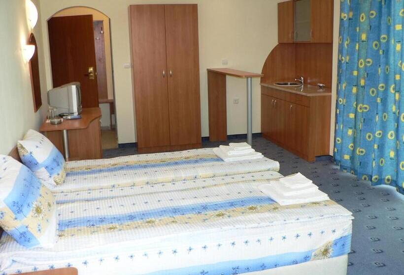 סוויטת ג'וניור עם מרפסת, Varvara