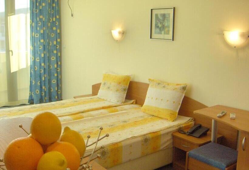 סוויטת ג'וניור עם מרפסת, Varvara