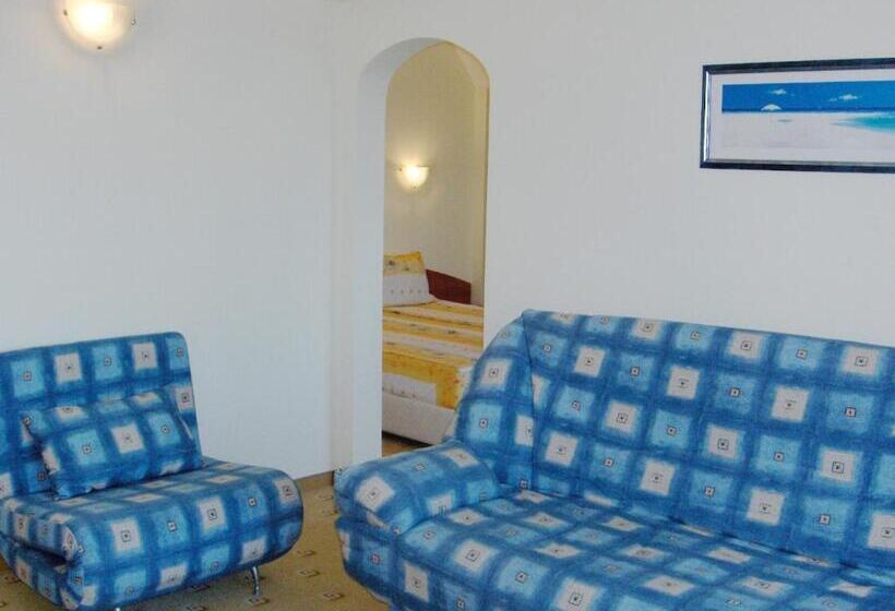 סוויטה נוף לים, Varvara