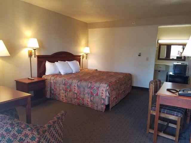 غرفة قياسية سرير كينج, Attleboro Motor Inn