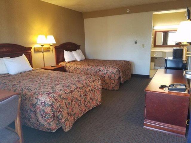Номер Стандарт 2 Двуспальные Кровати, Attleboro Motor Inn