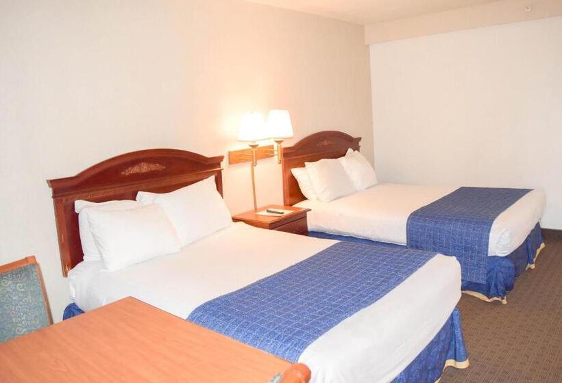 غرفه قياسيه سريرين مزدوجين, Attleboro Motor Inn