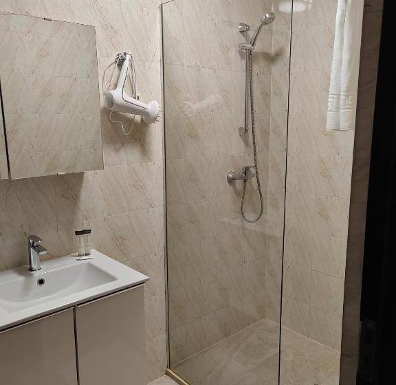 Номер Стандарт с Балконом, Pensiunea La Cazaci