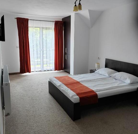 Номер Стандарт Трехместный, Pensiunea La Cazaci