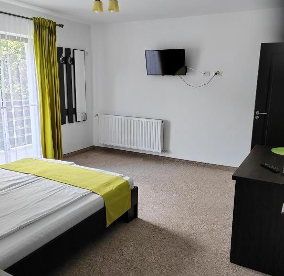 Четырехместный Номер Стандарт, Pensiunea La Cazaci