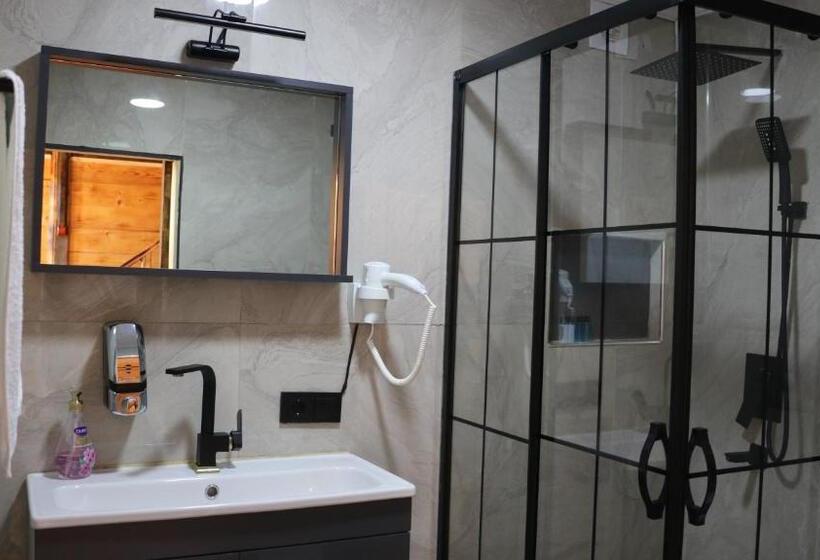 סוויטה, The Reo S Suit