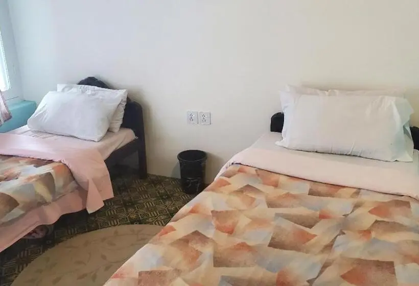 اتاق لوکس, Ultar House