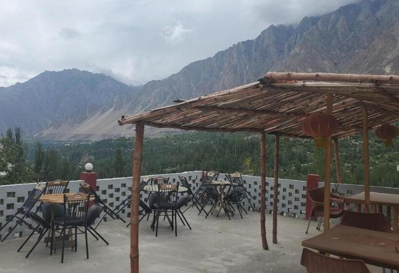 اتاق لوکس, Ultar House