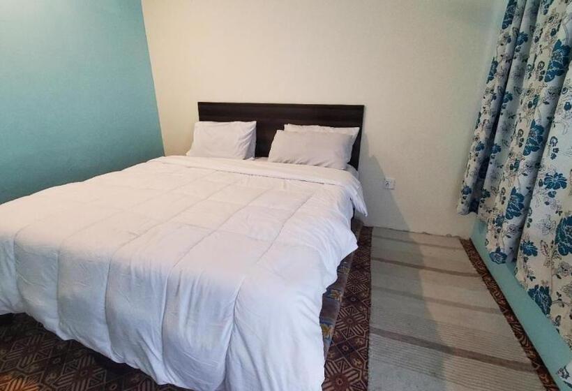 اتاق لوکس, Ultar House