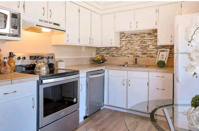 1 Bedroom Apartment Lake View, 206 Megan S Condo