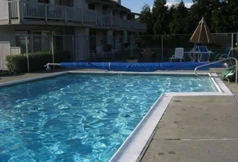 1 Bedroom Apartment Lake View, 206 Megan S Condo