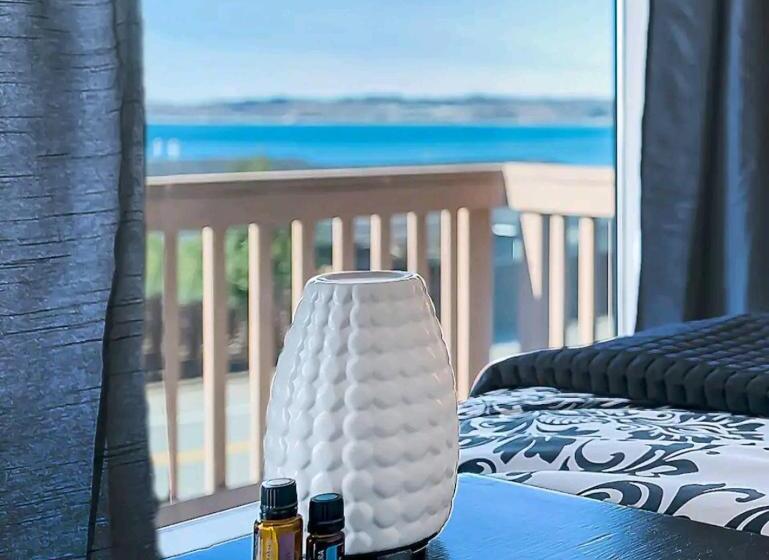 1 Bedroom Apartment Lake View, 206 Megan S Condo