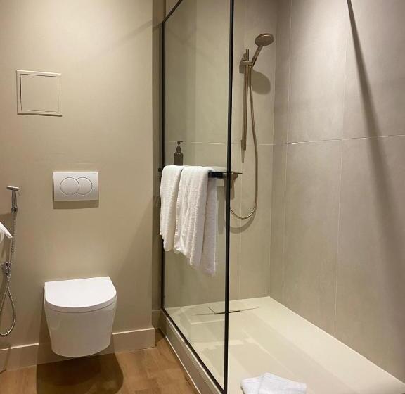 غرفة قياسية ثلاثية, La Maison Clémenceau