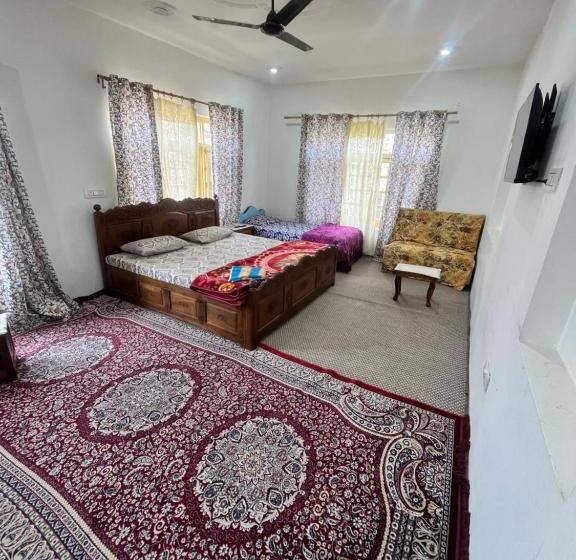 חדר סטנדרט לשלושה, Shahin Heritage And Homestays