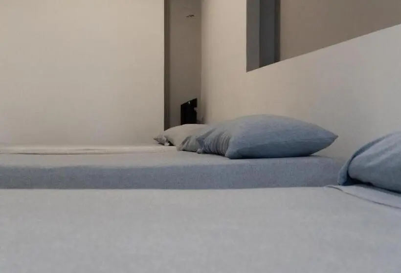 اتاق استاندارد سه نفره, Infinity Suites Habitación Triple 105