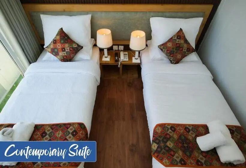 سوئیت با بالکن, The Consorts Hotels & Resorts Hunza Attabad Lake