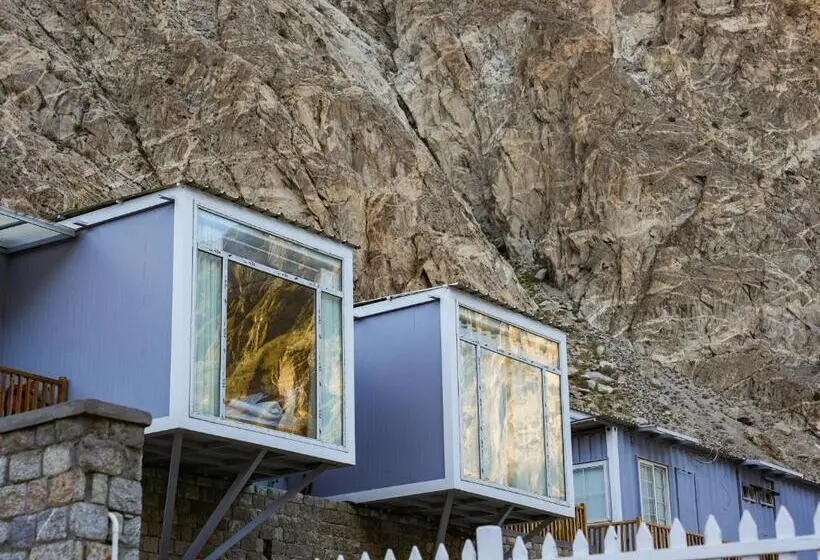 Suite with lake view, The Consorts Hotels & Resorts Hunza Attabad Lake