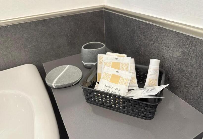 חדק דלוקס עם ג'קוזי, All Ombra Della Magnolia