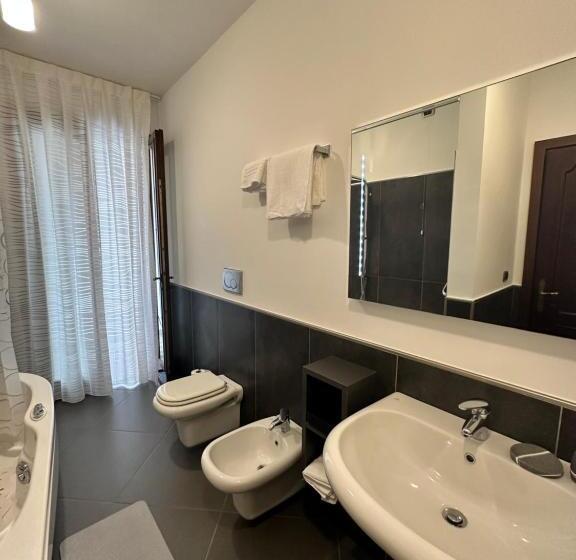 חדק דלוקס עם ג'קוזי, All Ombra Della Magnolia