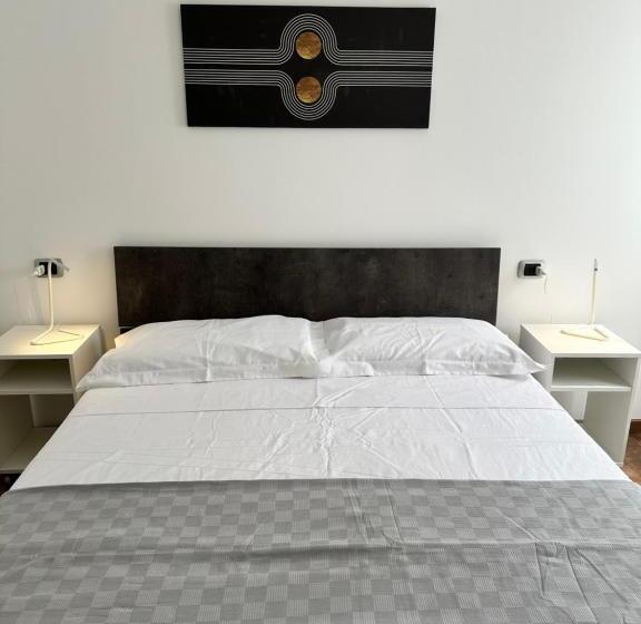 חדק דלוקס עם ג'קוזי, All Ombra Della Magnolia