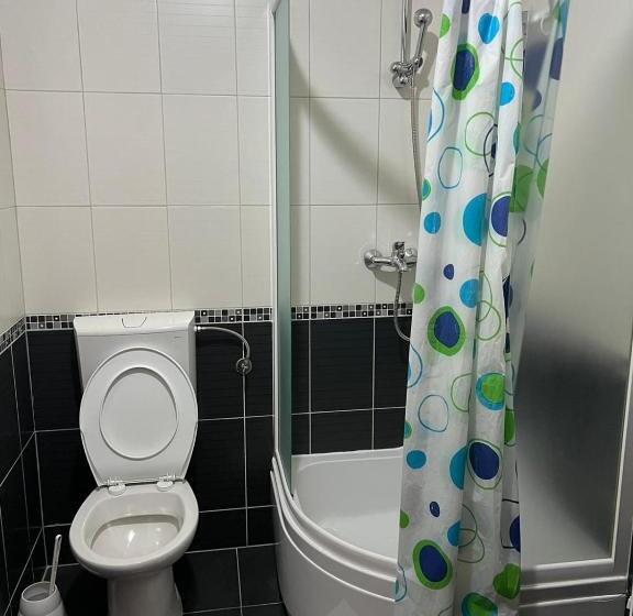 اتاق ساده سه نفره, Dalija