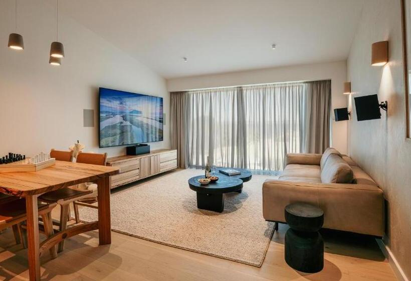 דירת חדר, Rumi On Louth