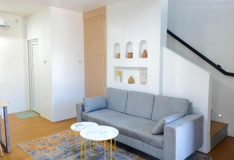 スタンダードスタジオ, Sribudaya Resort