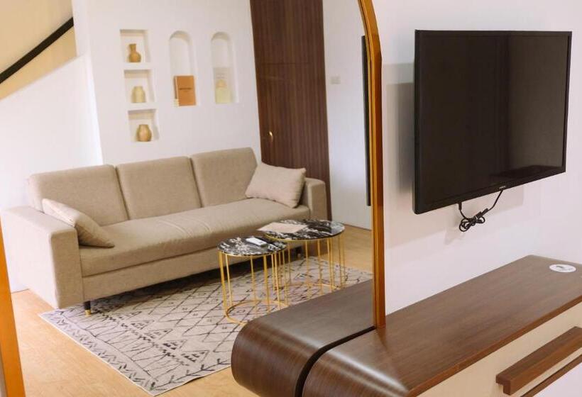 スタンダードスタジオ, Sribudaya Resort