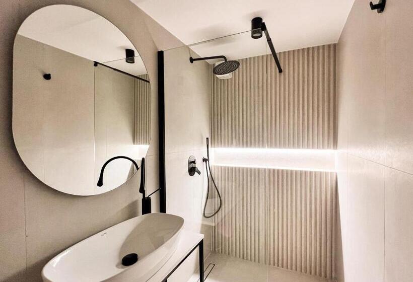 חדר דלוקס לשלושה, Siar Rooms