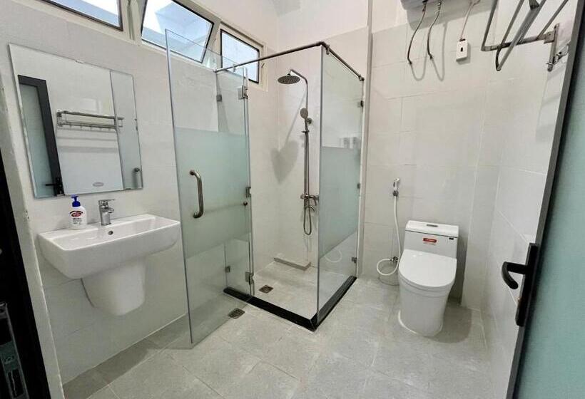 اتاق استاندارد چهارنفره با بالکن, Dans Wash & Stay