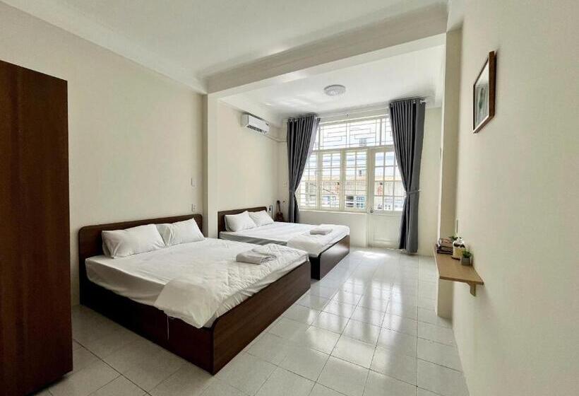 اتاق استاندارد چهارنفره با بالکن, Dans Wash & Stay