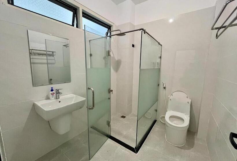 اتاق استاندارد چهارنفره با بالکن, Dans Wash & Stay