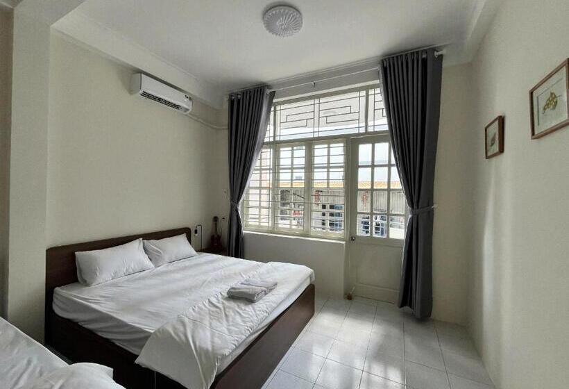 اتاق استاندارد چهارنفره با بالکن, Dans Wash & Stay