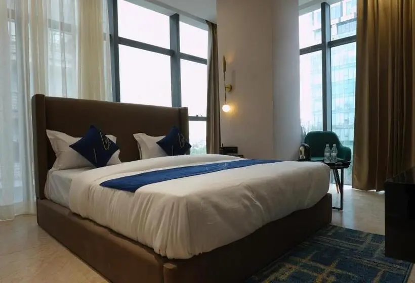 سوییت اجرایی, Aquila Grand Suites Noida Sector 136