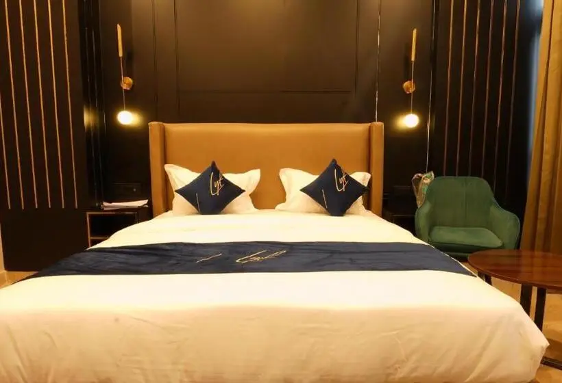 سوییت اجرایی, Aquila Grand Suites Noida Sector 136
