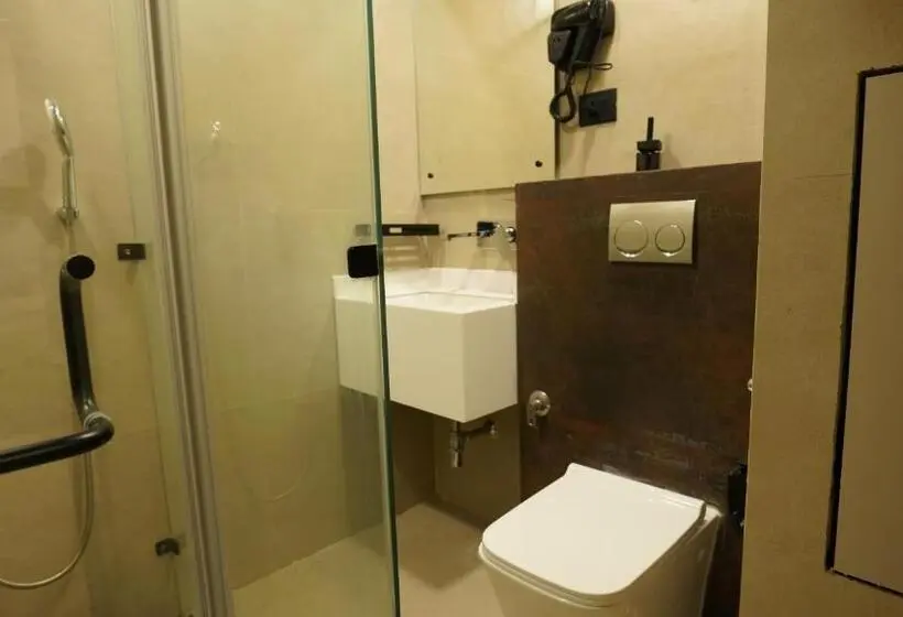سوییت اجرایی, Aquila Grand Suites Noida Sector 136