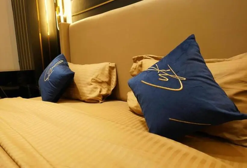 سوییت اجرایی, Aquila Grand Suites Noida Sector 136