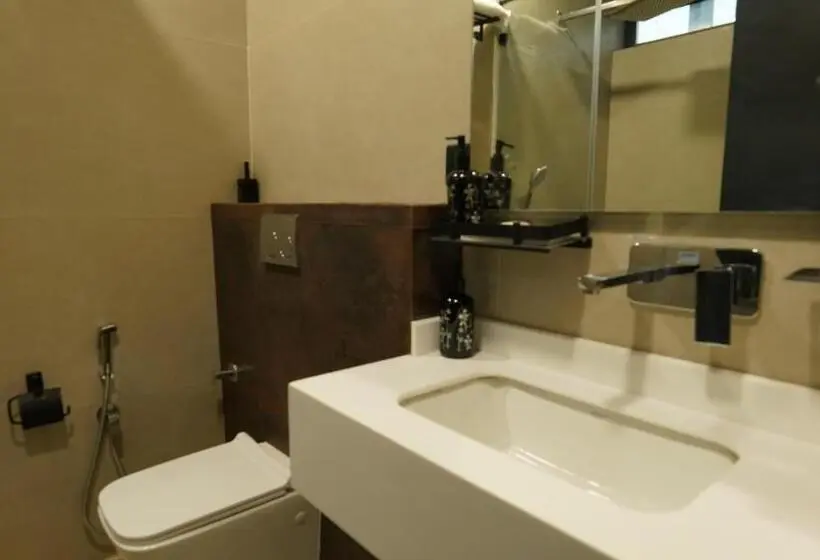 اتاق استاندارد, Aquila Grand Suites Noida Sector 136