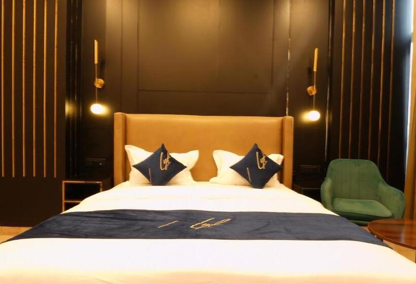 标准间, Aquila Grand Suites   Noida Sector 136