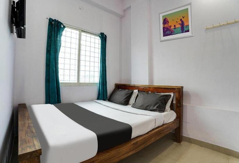 חדר קלאסי לשלושה, O Jashwanth Residency