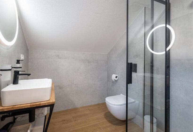 带阳台的豪华间, Vila Efekt