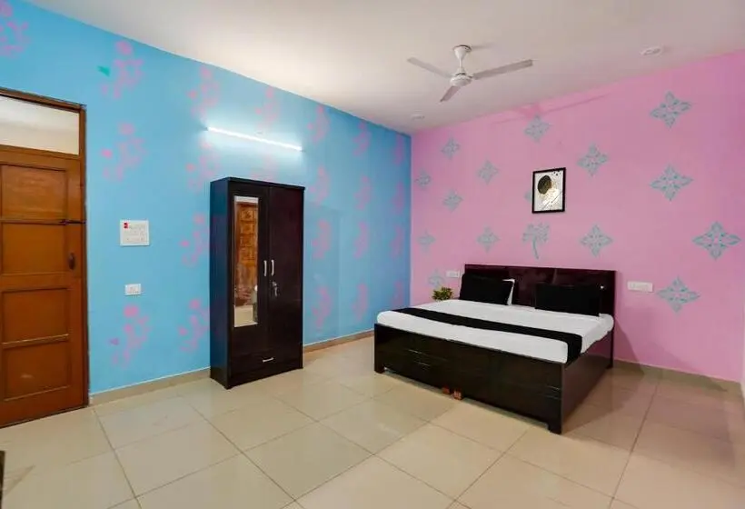اتاق کلاسیک سه تخته, Oyo Hotel Royal Palace