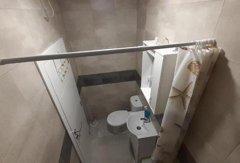 اتاق استاندارد با سرویس بهداشتی مشترک, Soba Za Odmor #