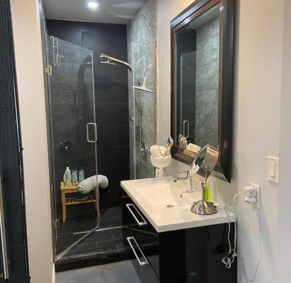 Семейное Бунгало, Wellington Street Guest House